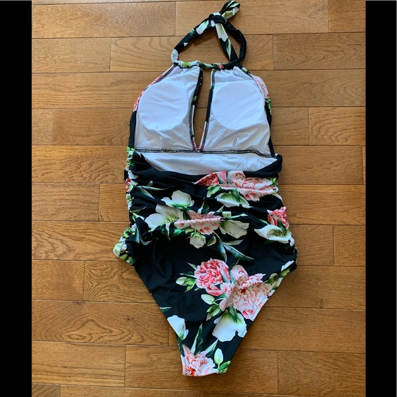 🎁Cupshe Keep Secrets One Piece Halter Swimsuit-M - Picture 6 of 13
